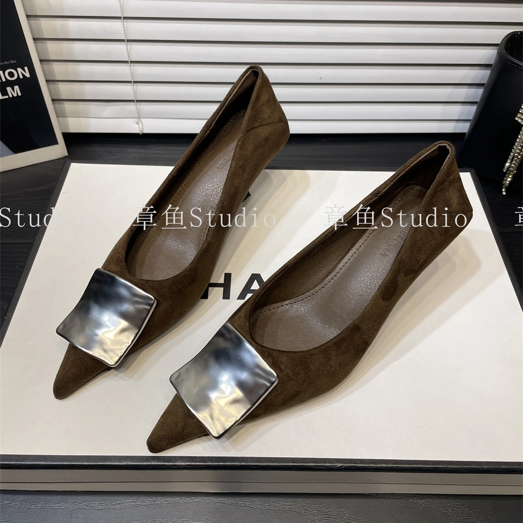 2025新款法式金属方扣浅口绒面细跟高跟鞋女时尚百搭气质尖头单鞋