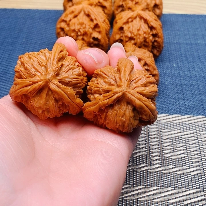 强***哥吊坠文玩核桃三棱