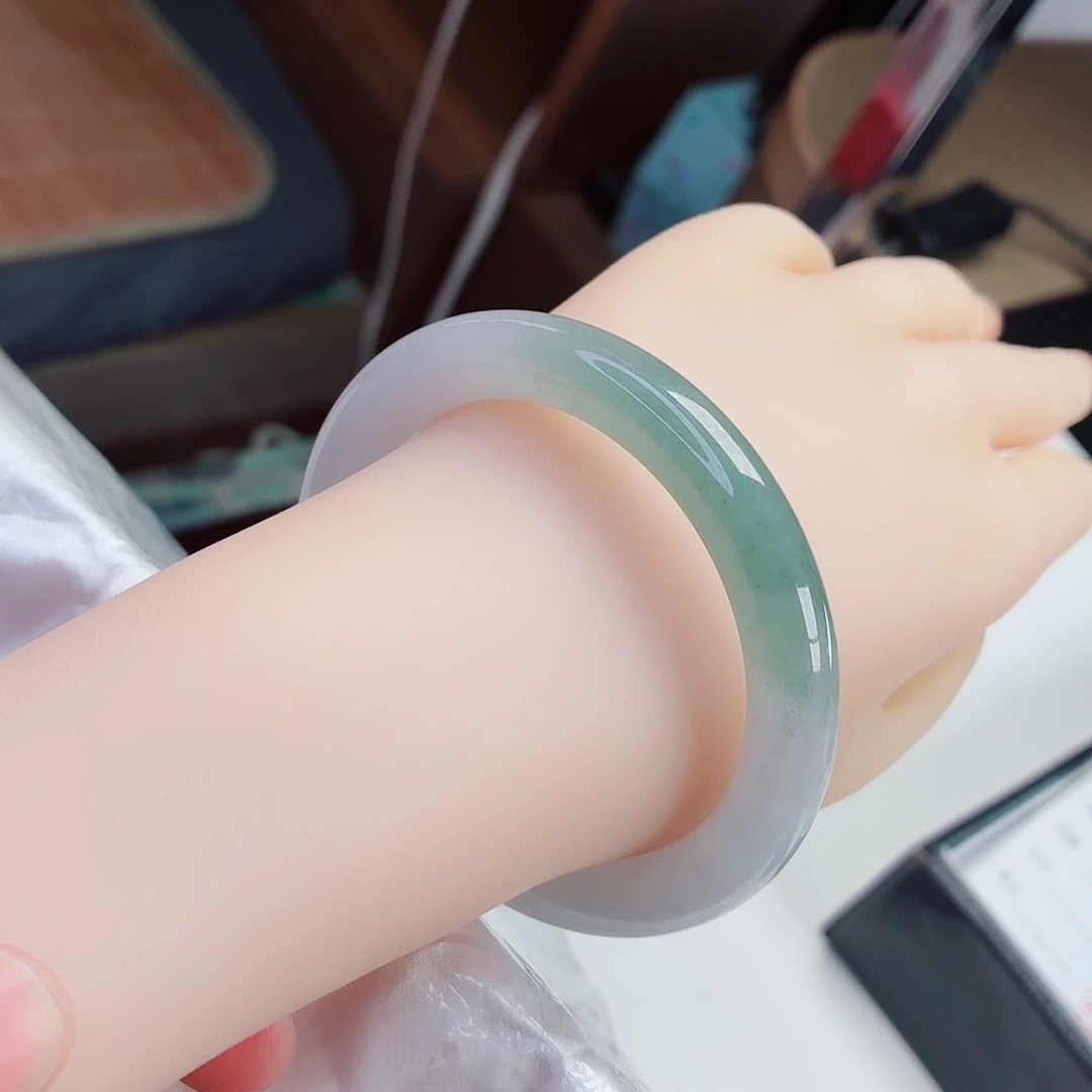 翡翠手镯未镶嵌天然翡翠A货