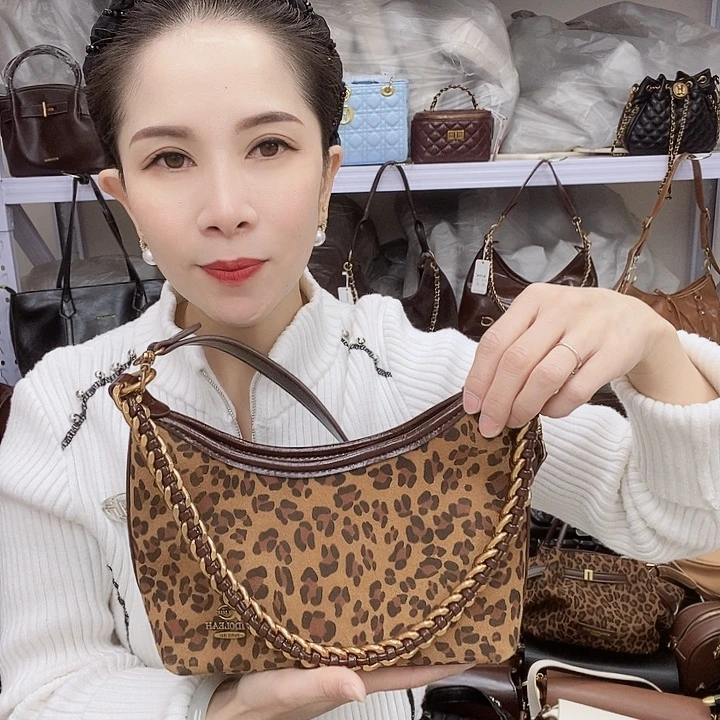 蚕丝小牛剖层皮革PU20013