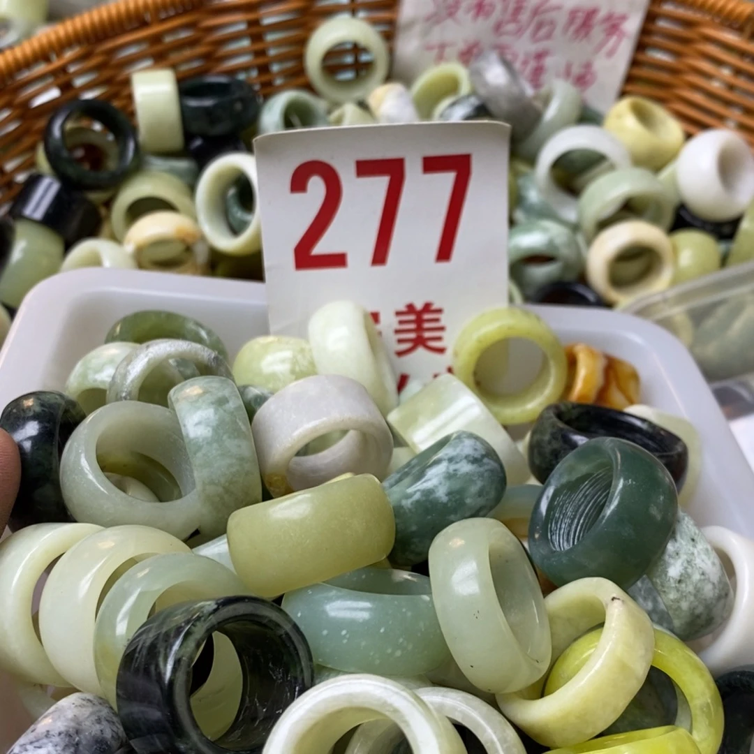 蛇纹石玉挂坠未镶嵌孑****心