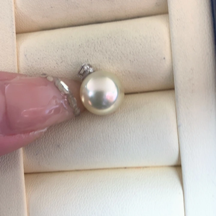 颈饰18K金镶嵌海水珍珠