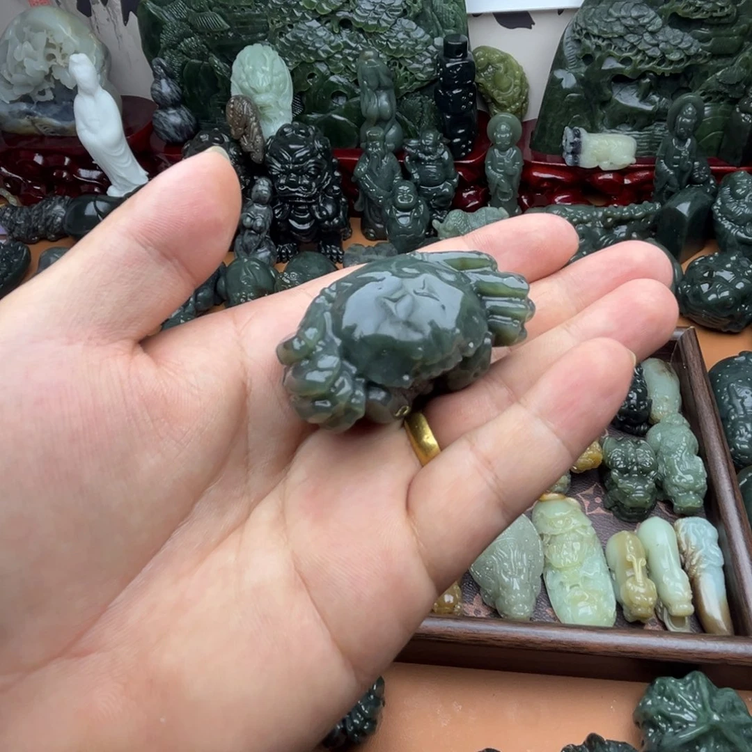 和田玉未镶嵌把件