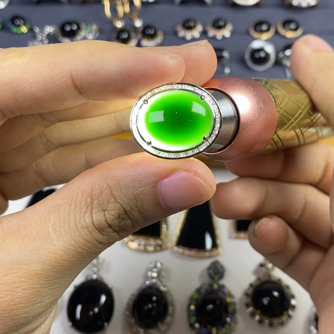 18K金镶嵌戒指翡翠