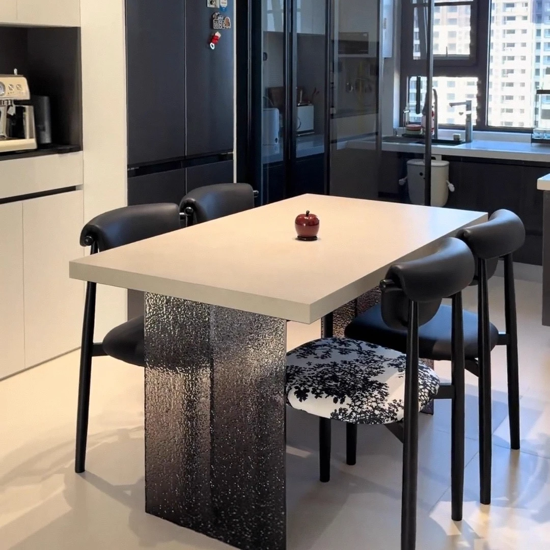 长方形岩板餐桌餐小户型现代轻奢极简石头纹渐变黑色亚克力餐桌椅
