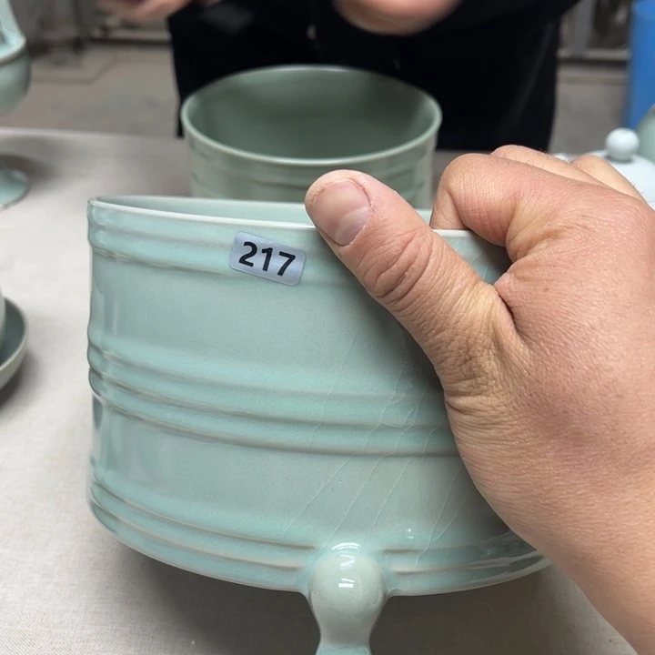 摆件大瑕三足尊微瑕