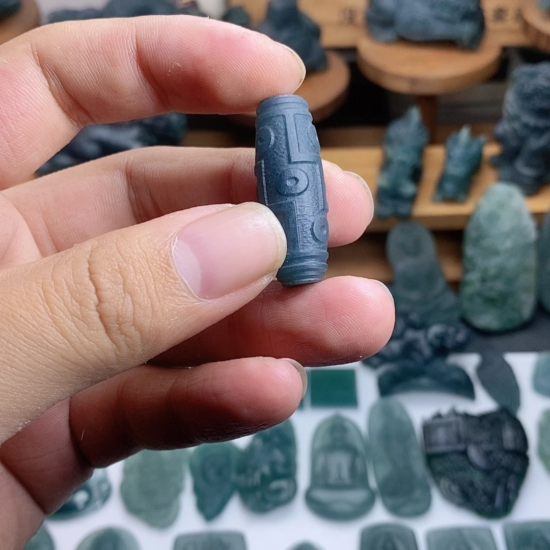 定制翡翠未镶嵌天珠