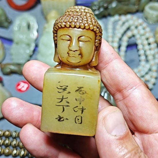 颈饰未镶嵌透闪石质玉