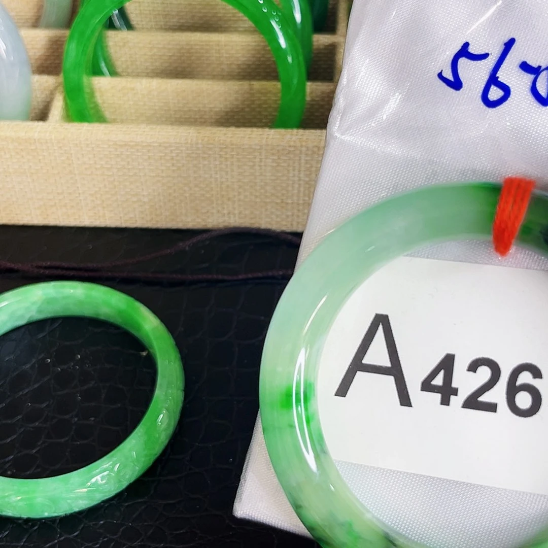 翡翠手镯未镶嵌默认微瑕