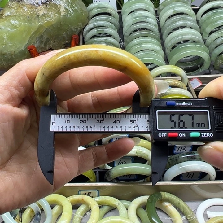 蛇纹石玉未镶嵌手镯113