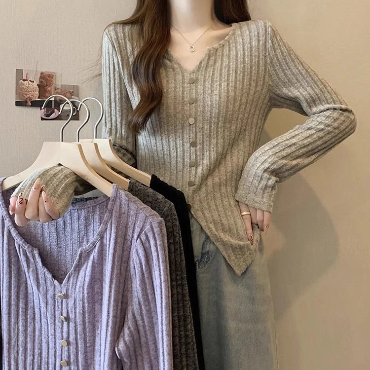 大码设计感V领针织打底衫女秋微胖mm韩版气质百搭显瘦内搭T恤上衣