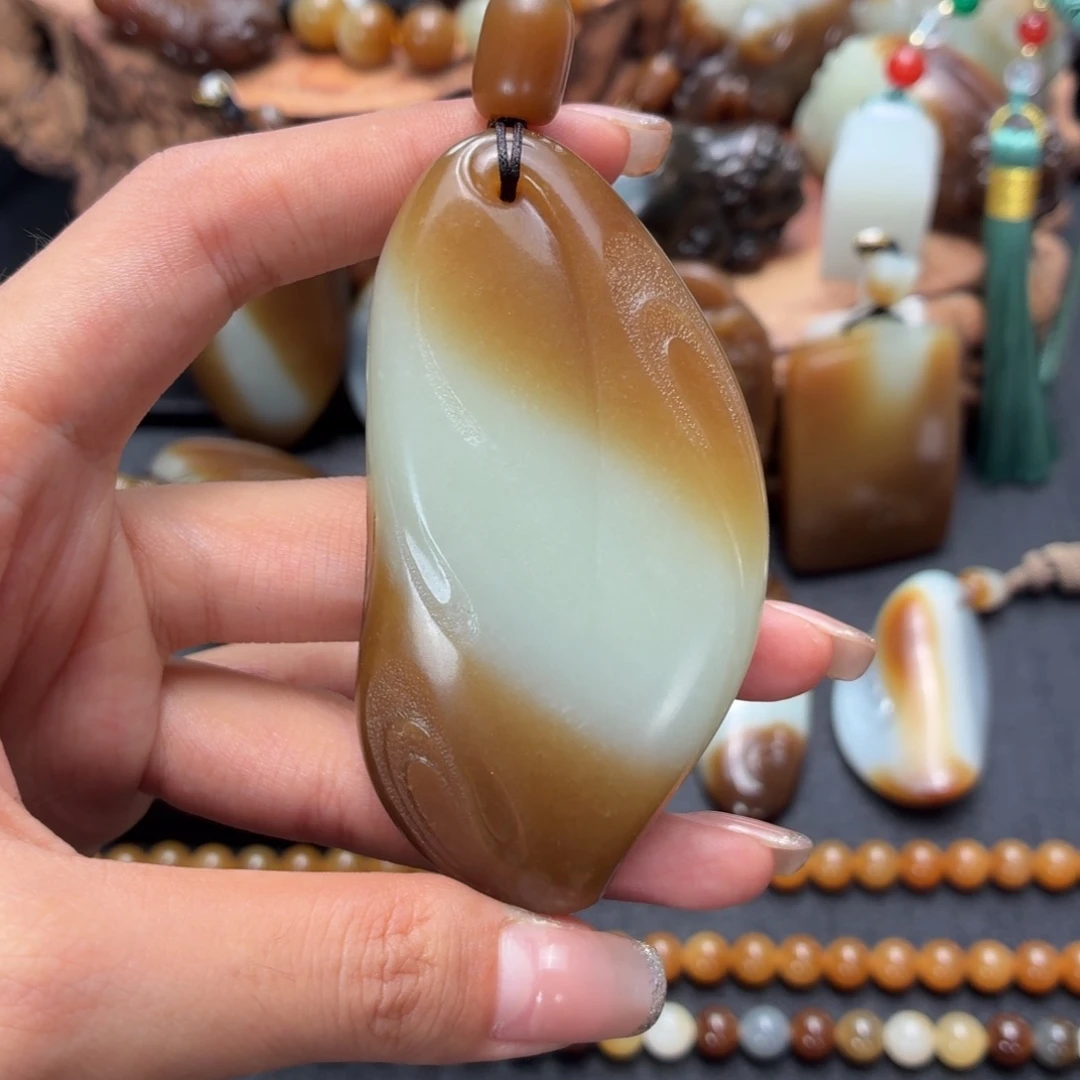 和田玉未镶嵌颈饰