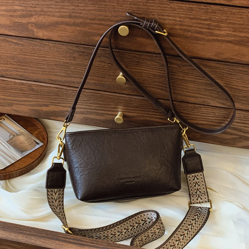 休闲通勤小包包早春新款百搭单肩包简约斜挎包经典女士软皮包包