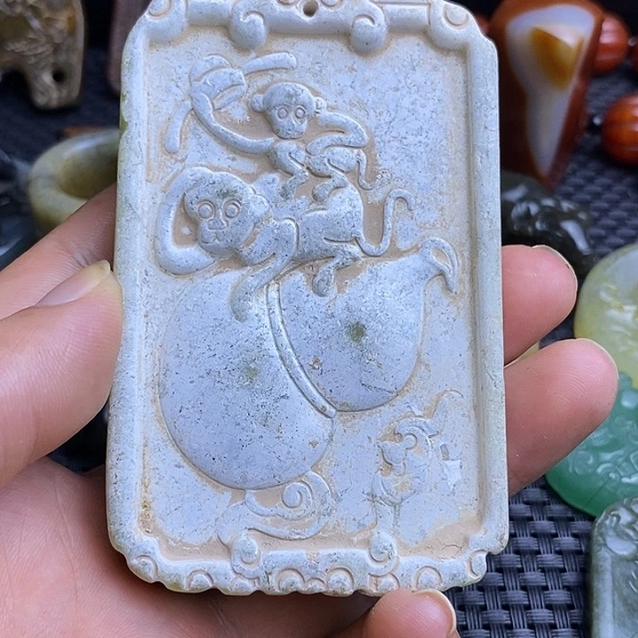 蛇纹石玉未镶嵌颈饰