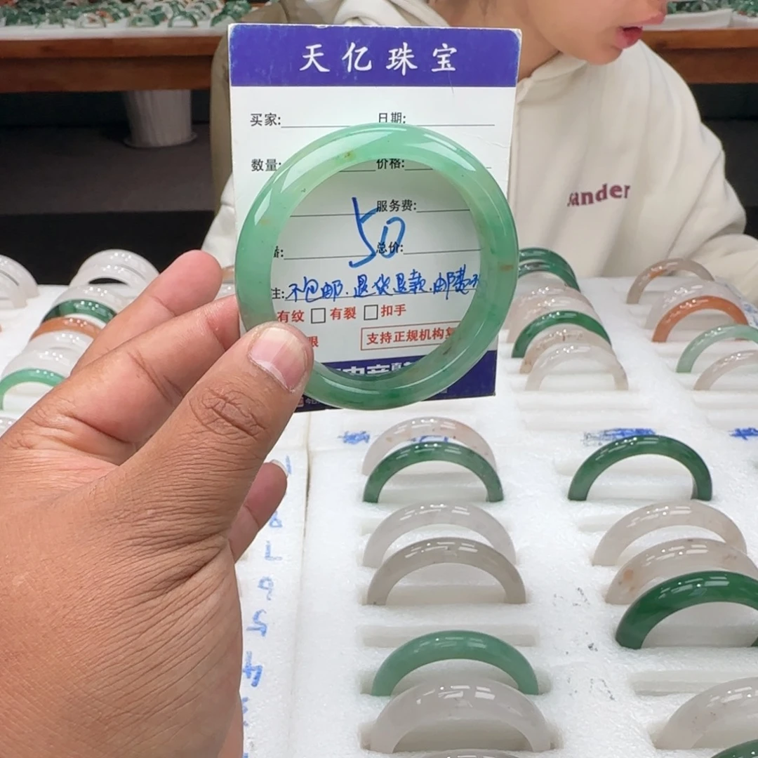 石英质玉未镶嵌手镯55+