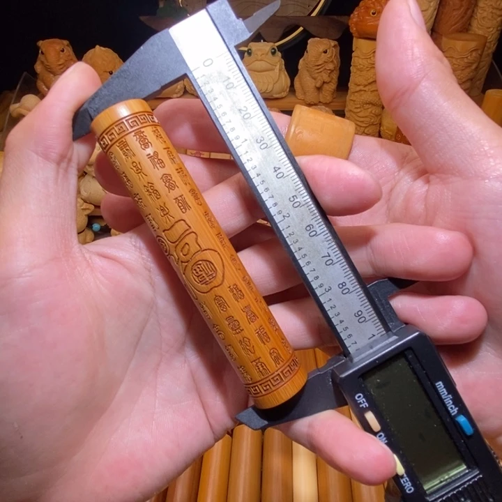 竹红皮天然圆，百福图。长度9.6公分