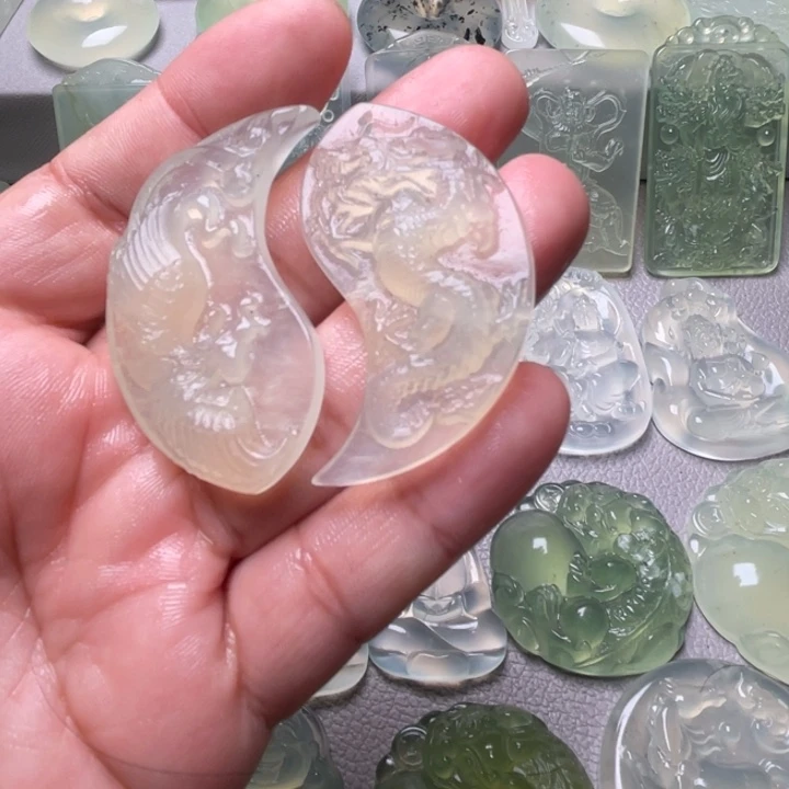 岫玉未镶嵌吊坠(赠链)