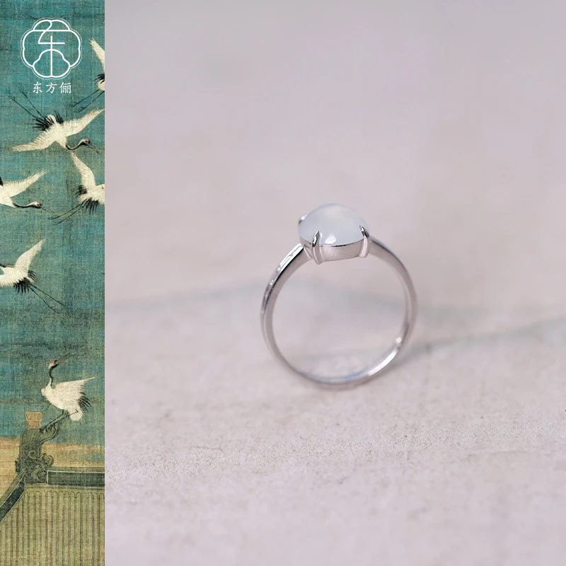 东方俪DOFUNLY【月白】翡翠18K金蛋面戒指古法镶钻FCJZ空谷