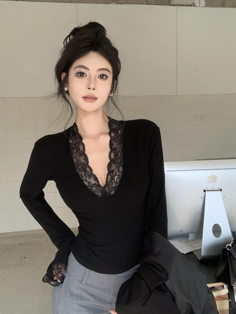 早秋新款性感辣妹风古早V领上衣黑色蕾丝磨毛修身显瘦内搭打底衫