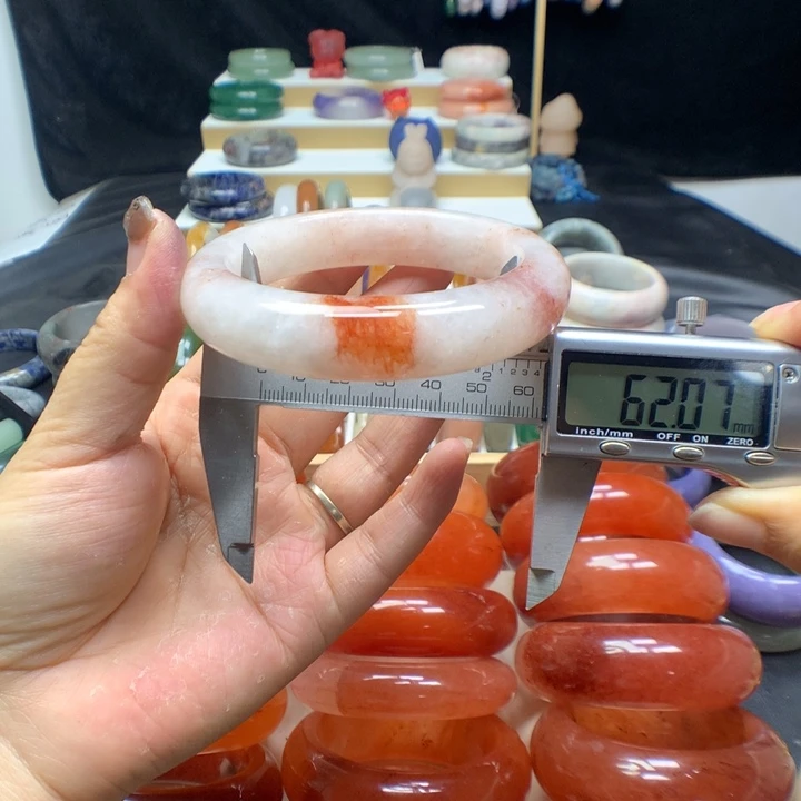 未镶嵌手镯石英质玉