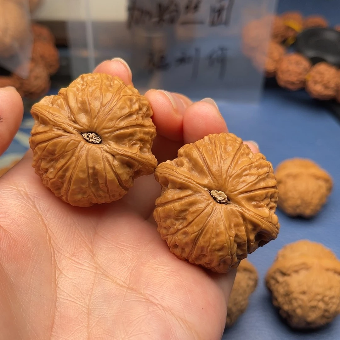 文玩核桃把件举**来磨盘