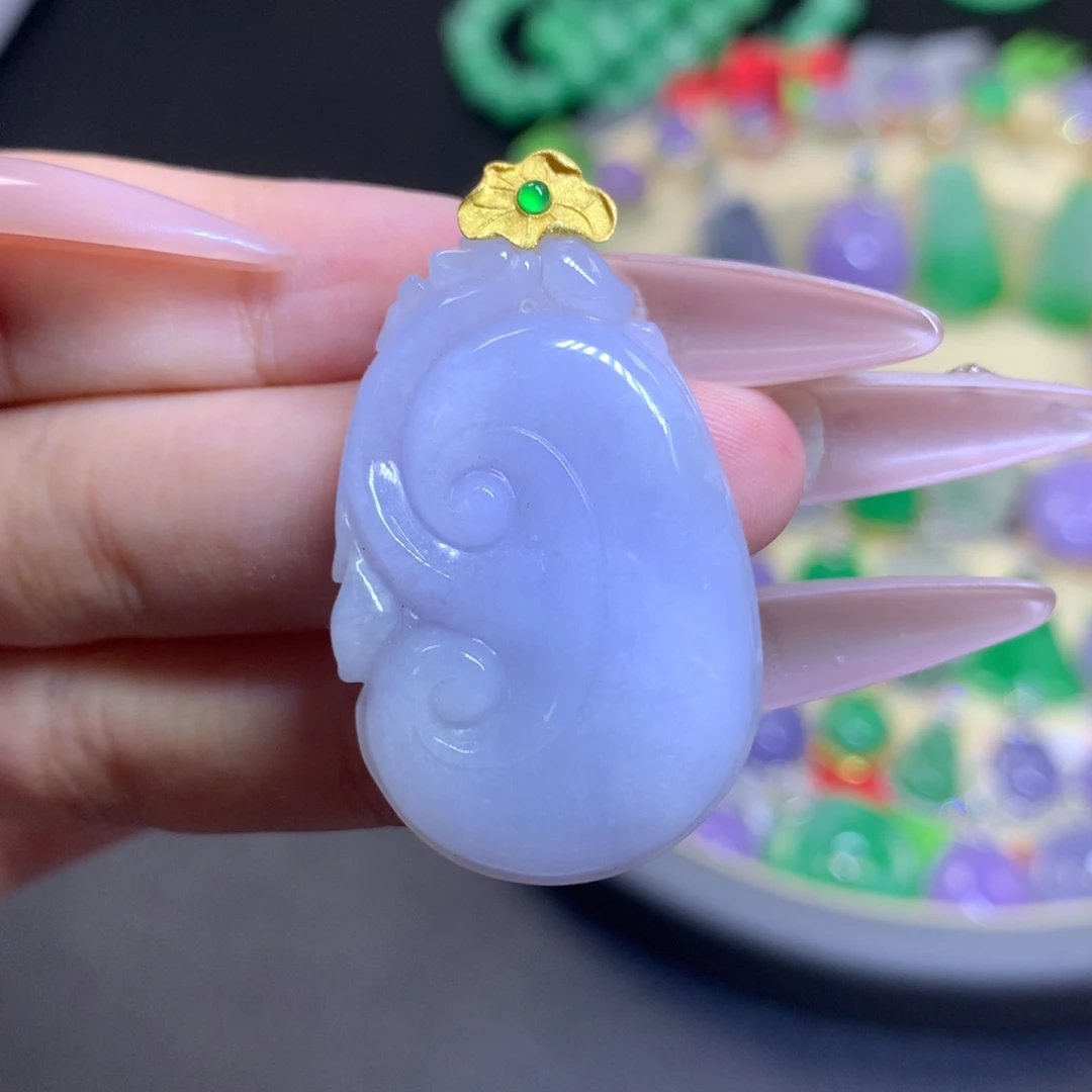 翡翠18K金镶嵌颈饰