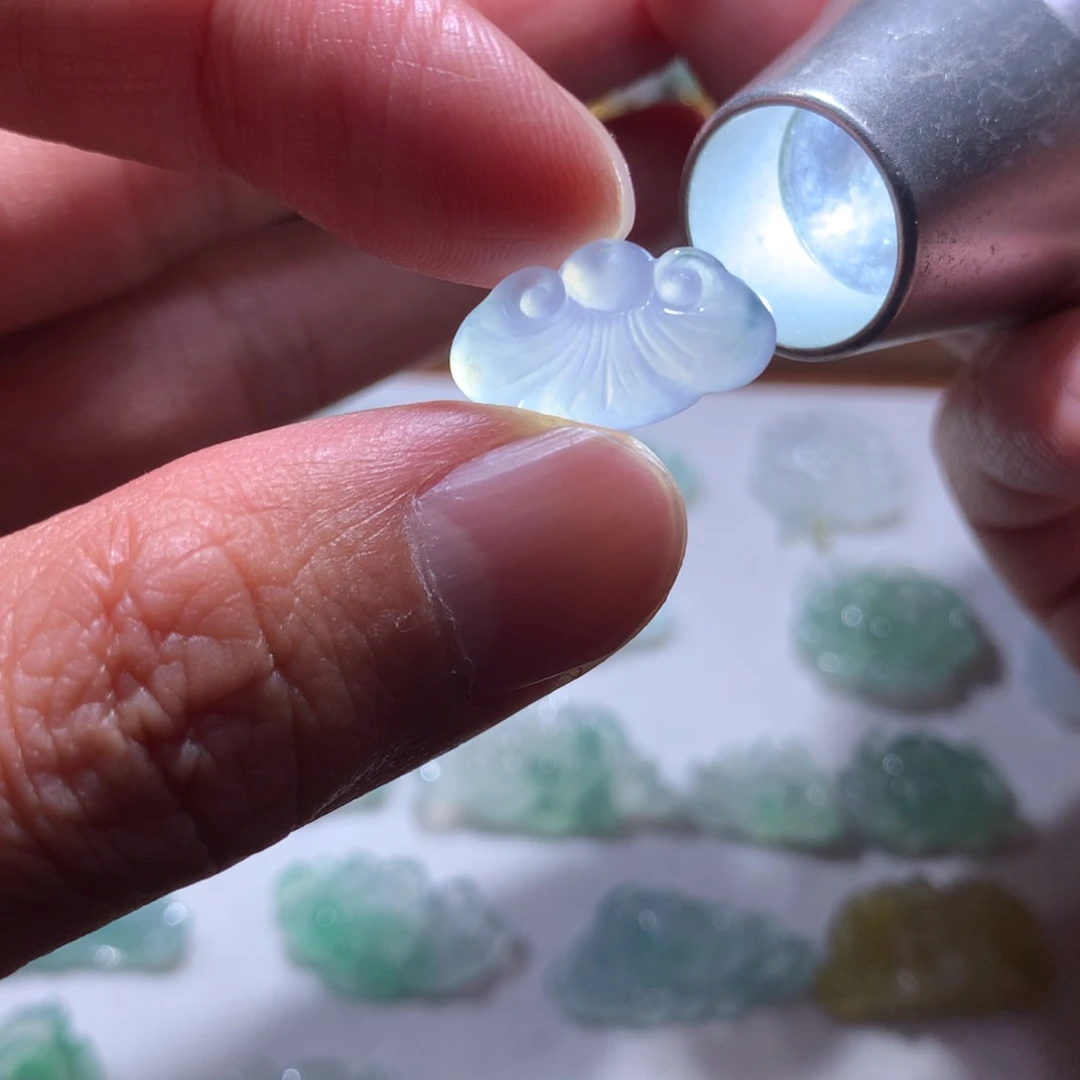 翡翠未镶嵌颈饰如意头