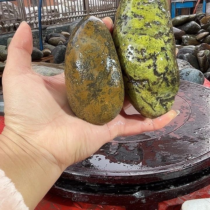 倍***赵蛇纹石玉足银镶嵌藏玉药王石精美摆件