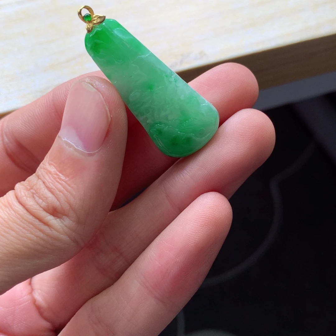 翡翠颈饰18K金镶嵌吊坠