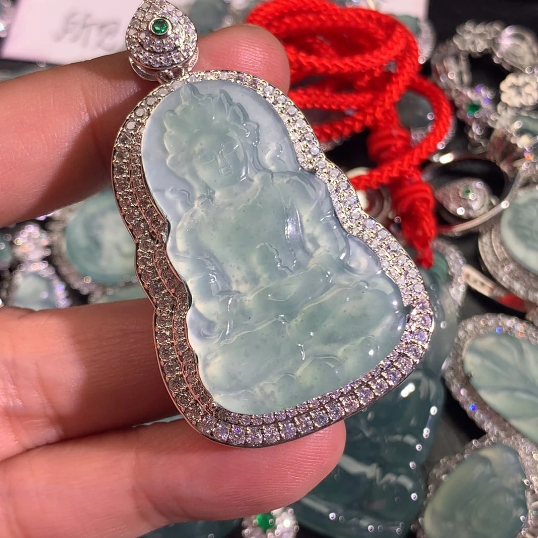 翡翠颈饰未镶嵌度母