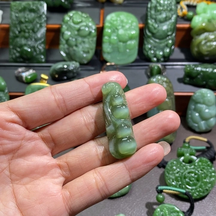 未镶嵌和田玉挂件