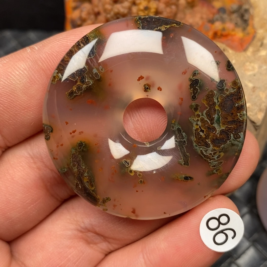 用***0玛瑙/玉髓未镶嵌颈饰挂件