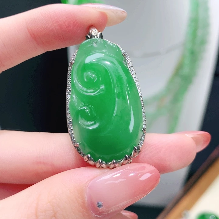 石英质玉（非洲翠）未镶嵌颈饰
