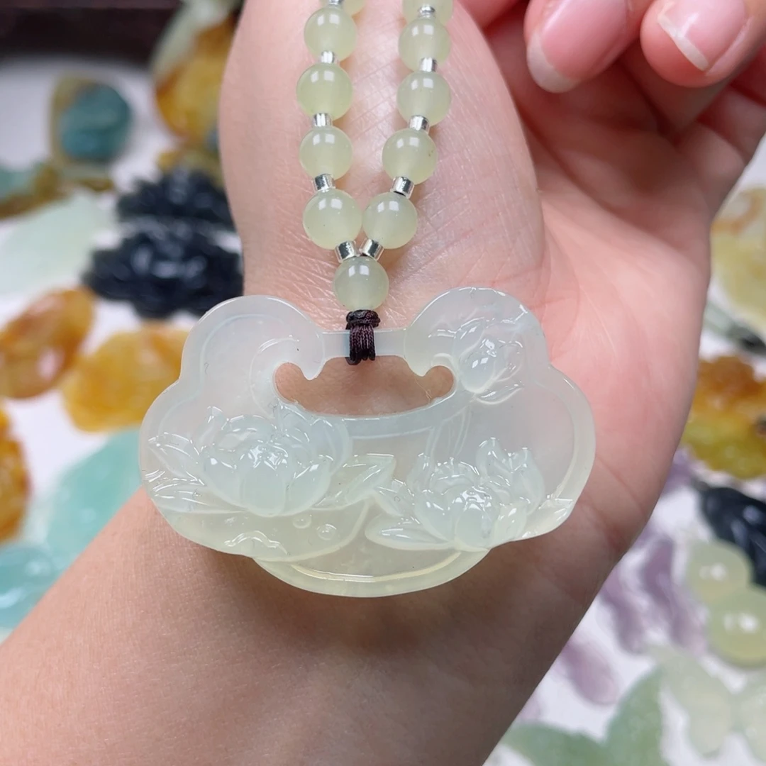 蛇纹石玉颈饰未镶嵌