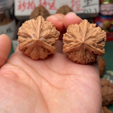 【闪购商品】把件文玩核桃35全品玉龙粗筋奔