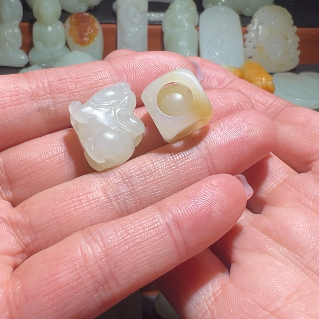 云***起和田玉未镶嵌颈饰