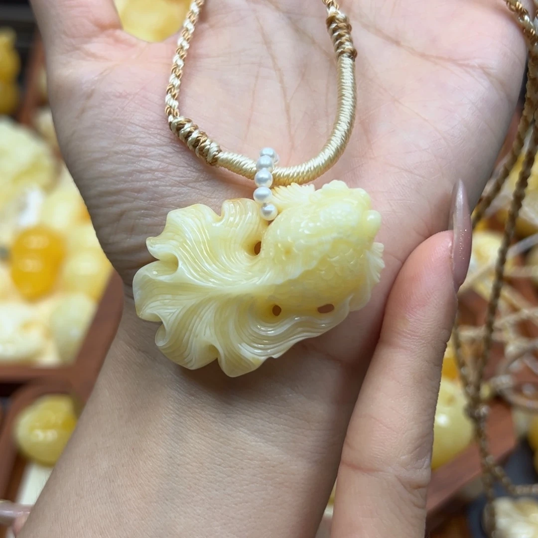 未镶嵌颈饰琥珀蜜蜡
