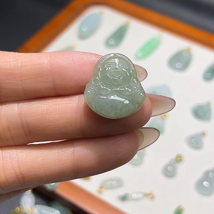 翡翠未镶嵌颈饰佛公