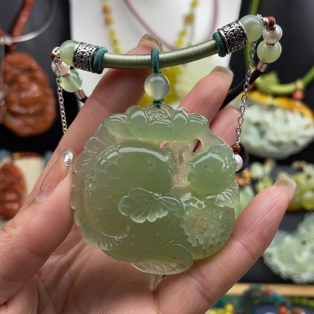 蛇纹石玉未镶嵌颈饰