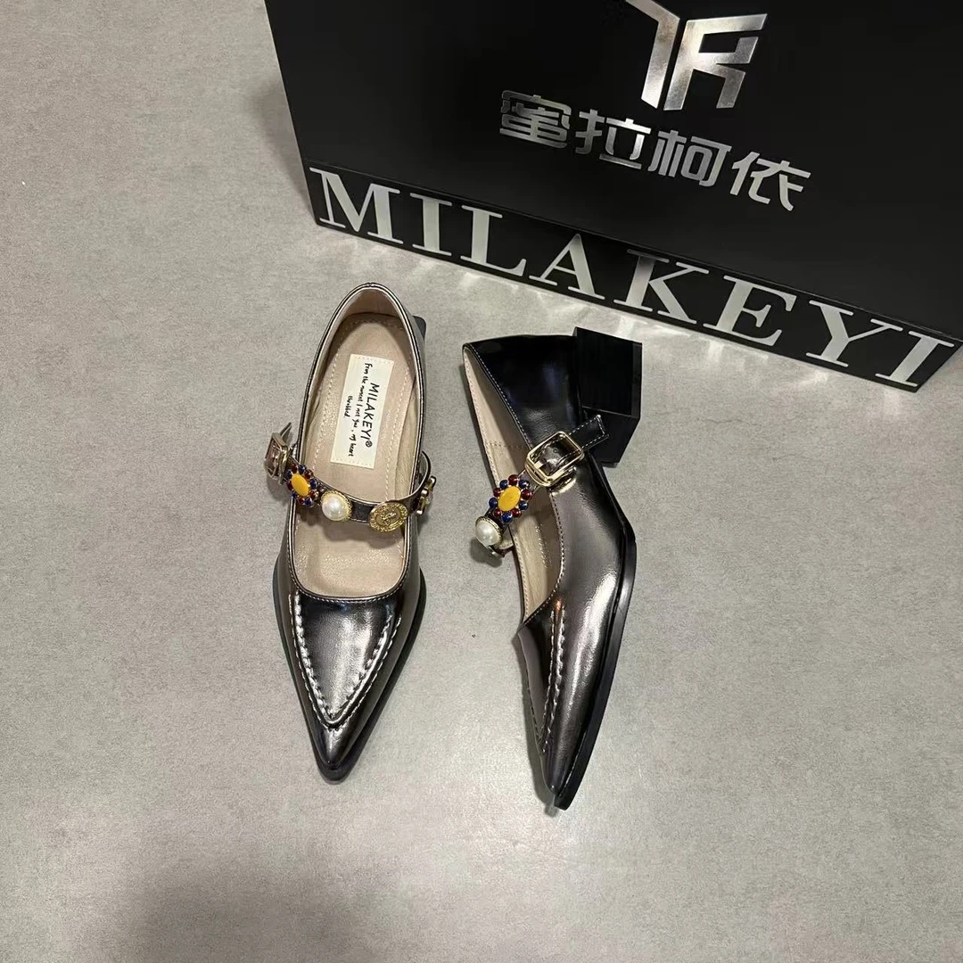 2025秋冬季新款保暖日常时尚温柔网红交叉气质百搭舒适爆款尖头鞋