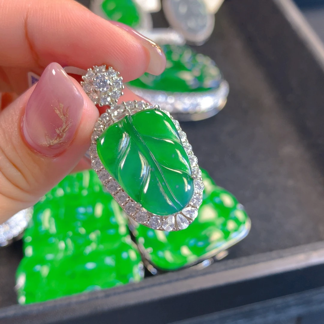 翡翠颈饰银S925镶嵌翡翠