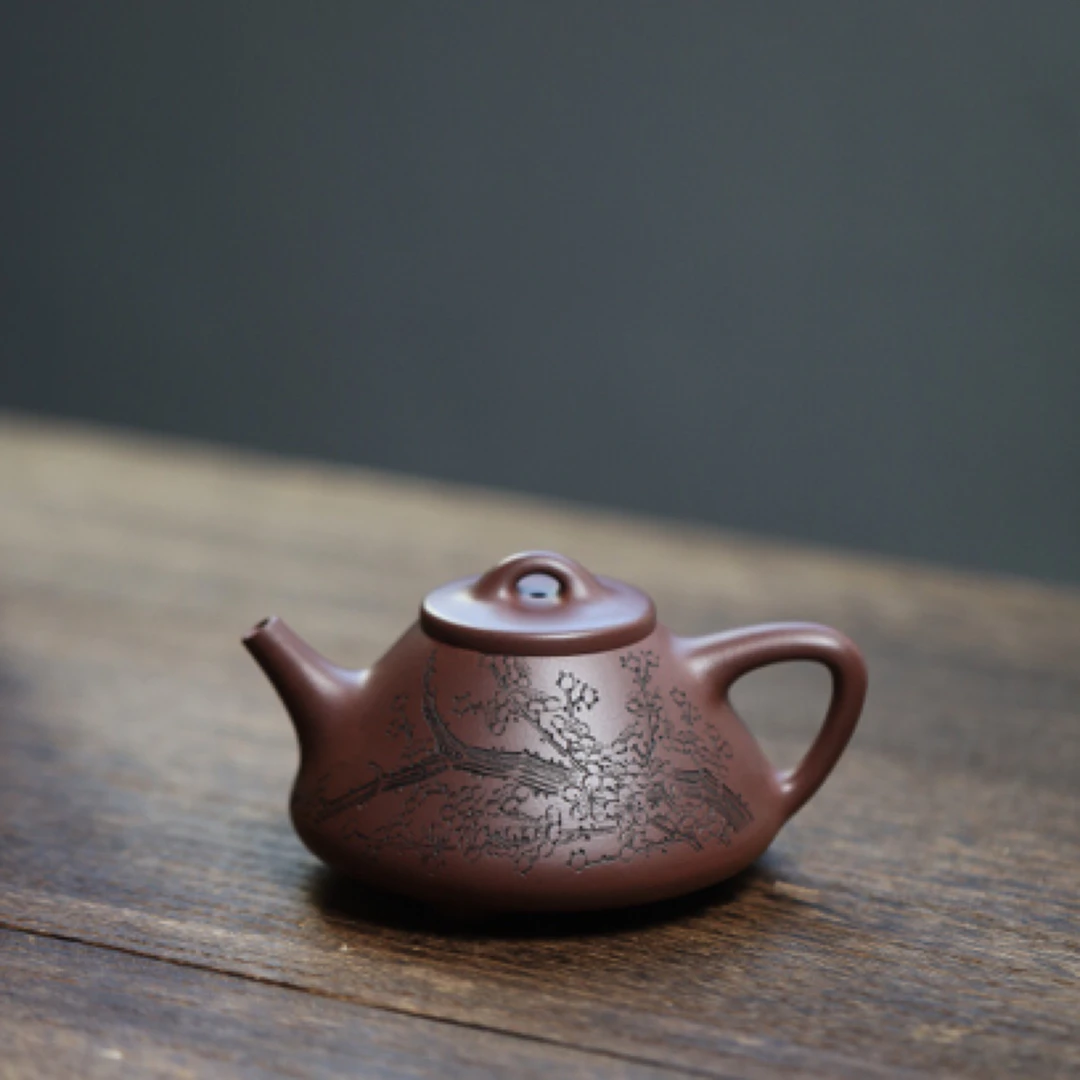 【冰华化雪月添白,一日东风一日香 】 子冶石瓢梅花款原矿紫泥240cc