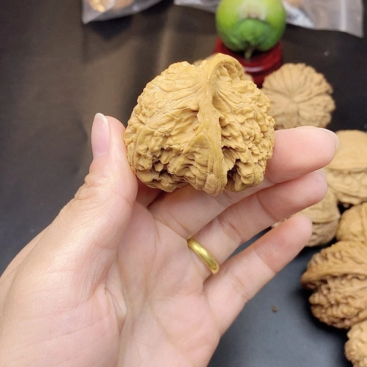 月***月文玩核桃吊坠瑕疵单只不退不换