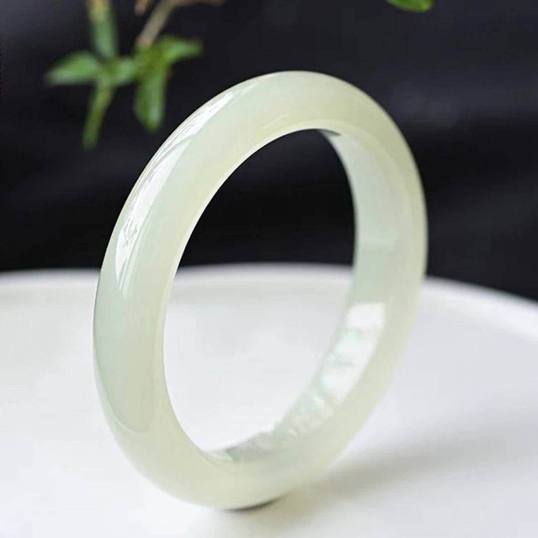 正宗新疆和田玉冰情水色正圈手镯（教你如何选口径大小）