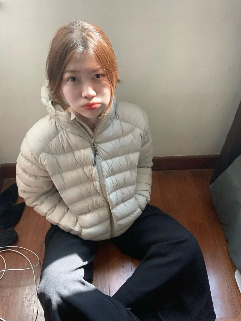 90白鸭绒2025冬季新款轻薄连帽羽绒服时尚保暖韩版男女情侣外套潮