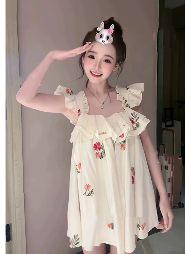 娃娃领刺绣杏色重工娃娃装上衣