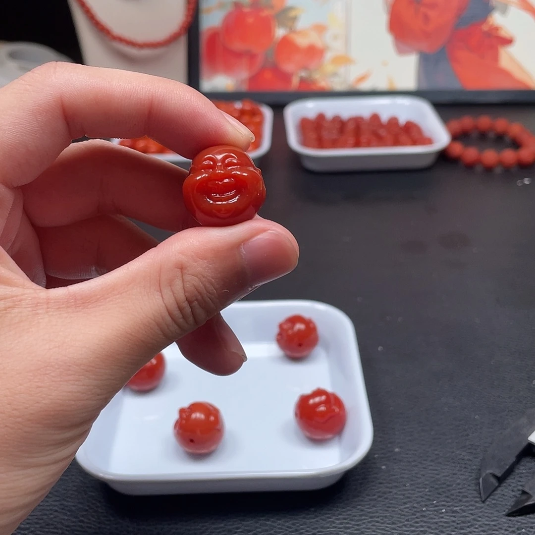 南红玛瑙合金雕刻弥勒佛