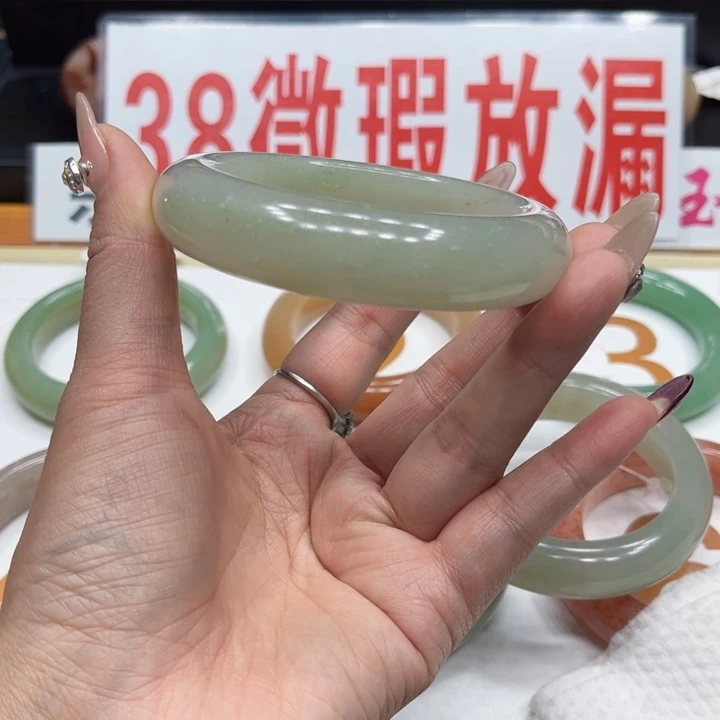 未镶嵌手镯石英质玉佳*康