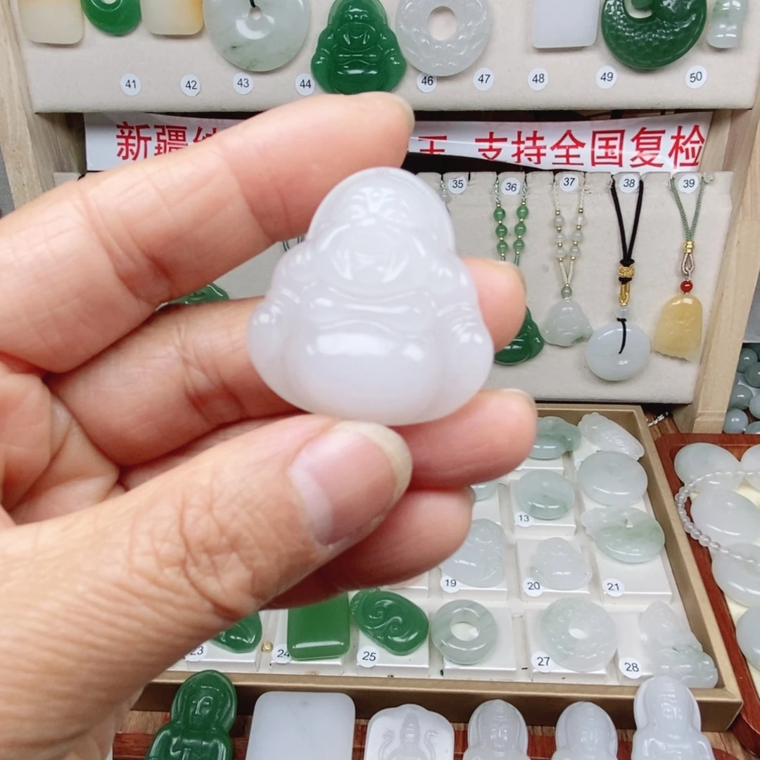 石英质玉（非洲翠）未镶嵌颈饰