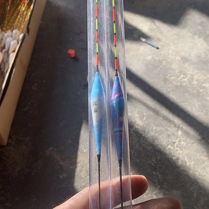 灵号鱼漂发2根，，，，，，